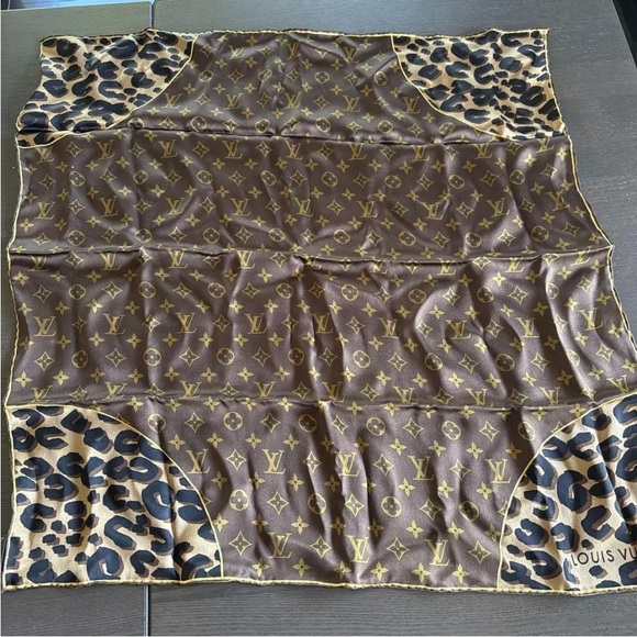 Louis Vuitton Leopard Monogram Silk Scarf - Picture 6 of 6